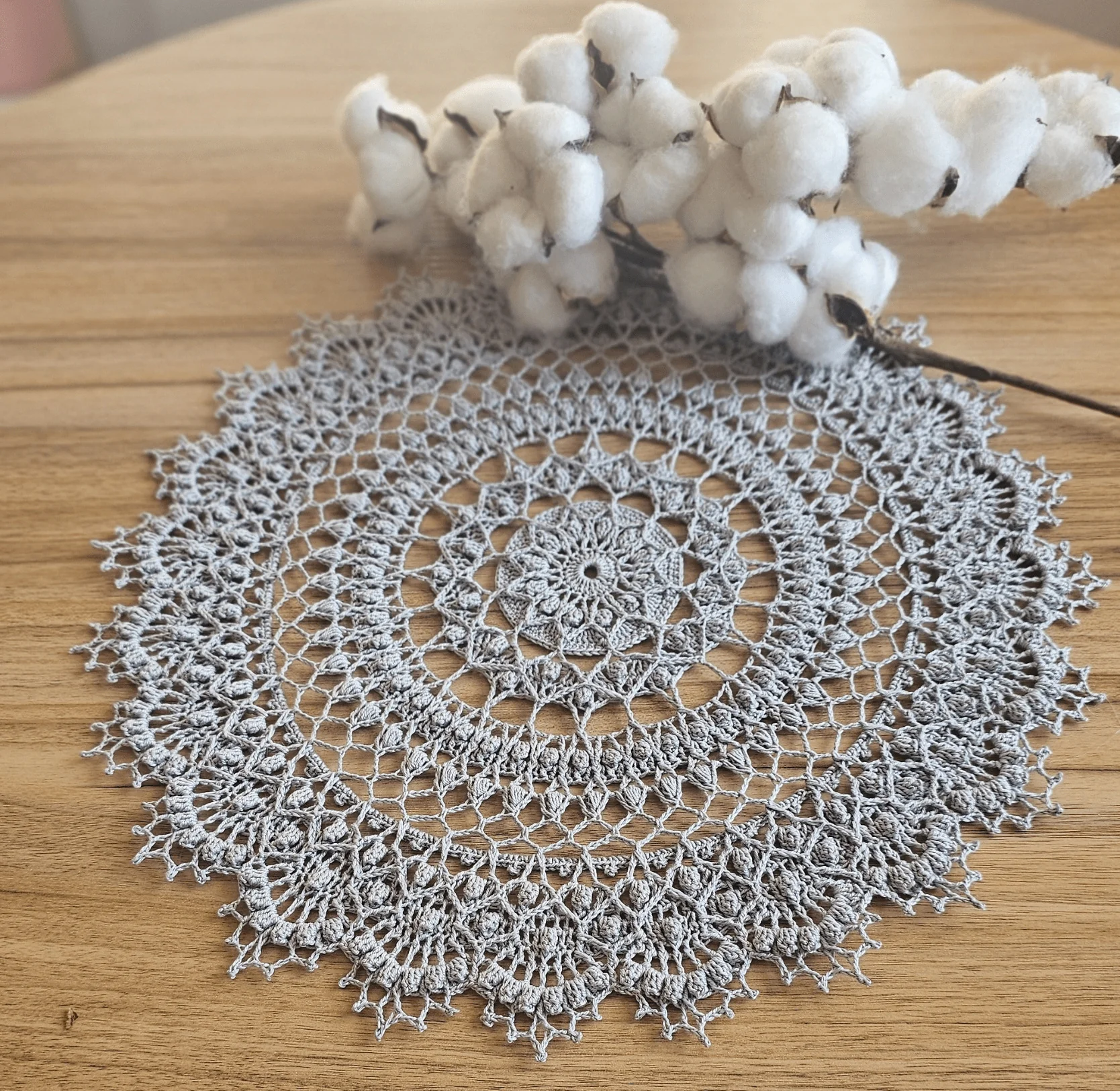 Amelie Texturiertes Mandala - Deckchen