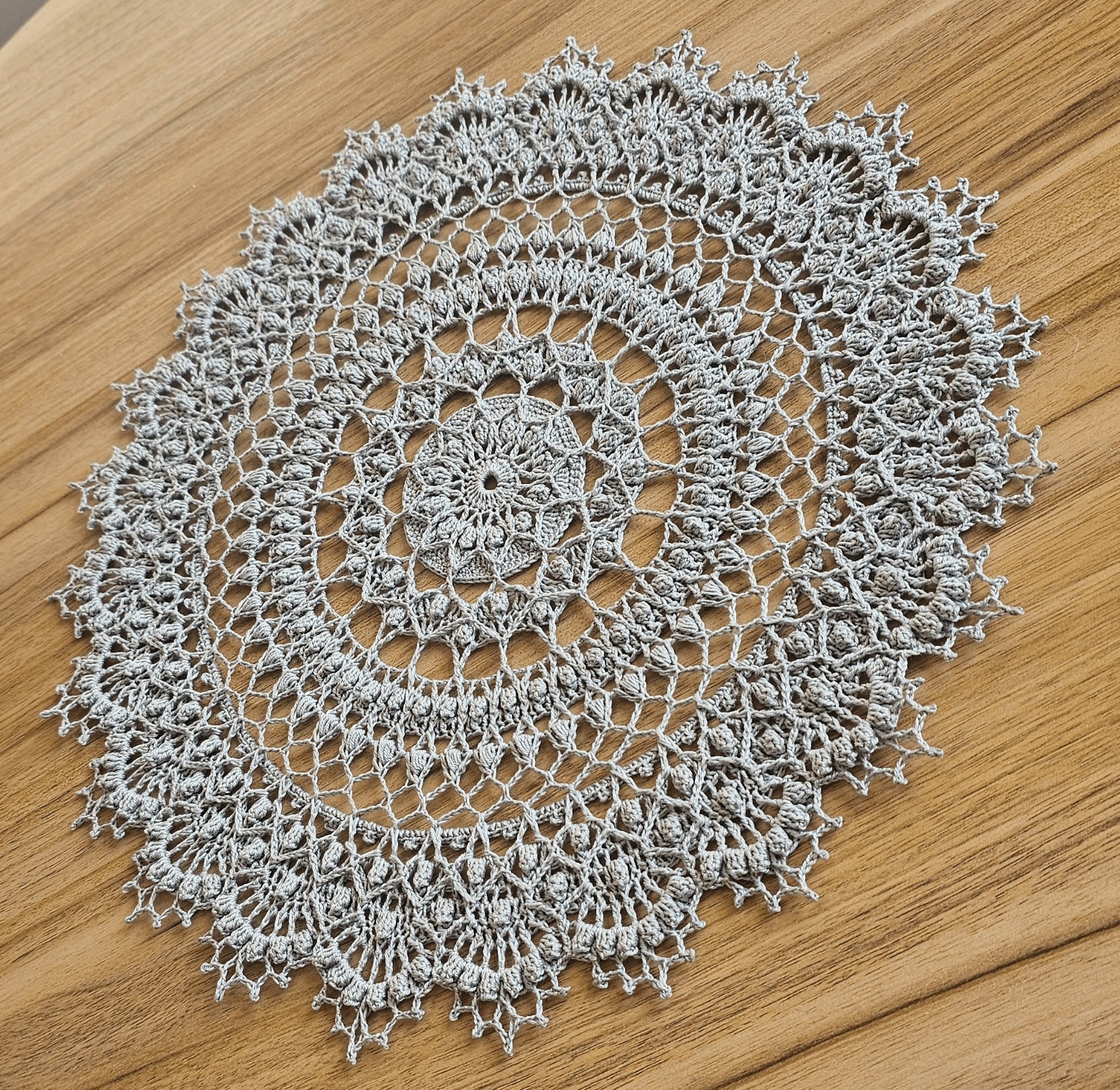 Amelie Texturiertes Mandala - Deckchen - Image 5